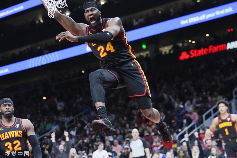 森纳捧起足 森纳捧起足